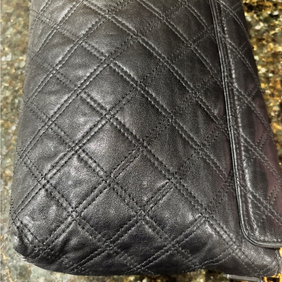 Marc Jacobs Black Quilted Shoulder Bag with Gold Chain - Picture 16 of 16